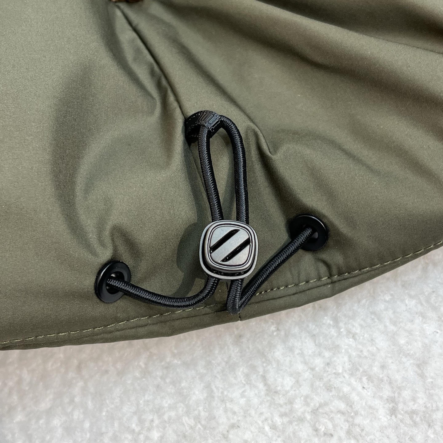 羽绒服  深绿色细节