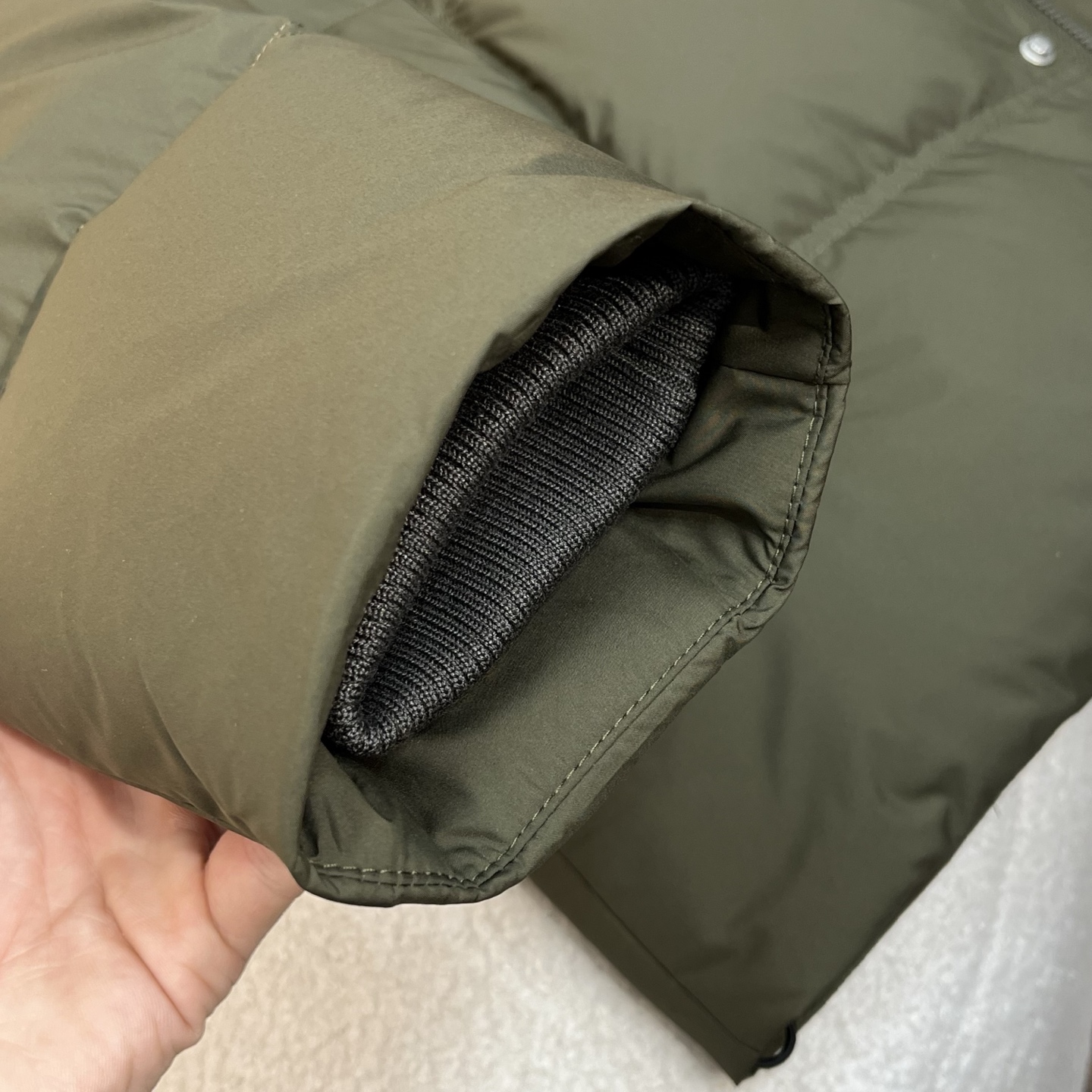 羽绒服  深绿色细节