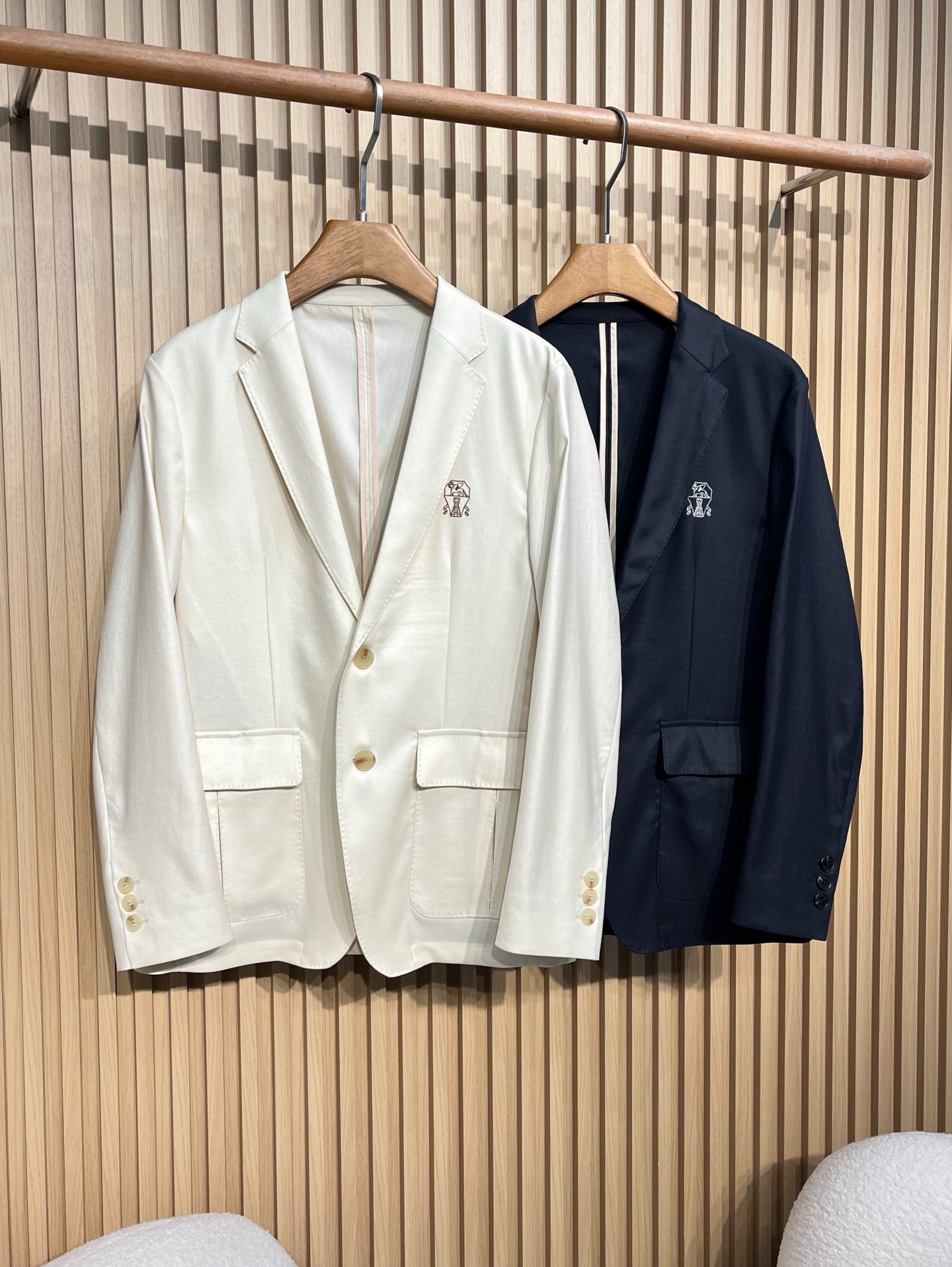 Bc老钱风🔥#2026 春装新款男士商务休闲西服，采用优质 莱赛尔纤维 亚麻 氨纶混纺面料，胸前logo