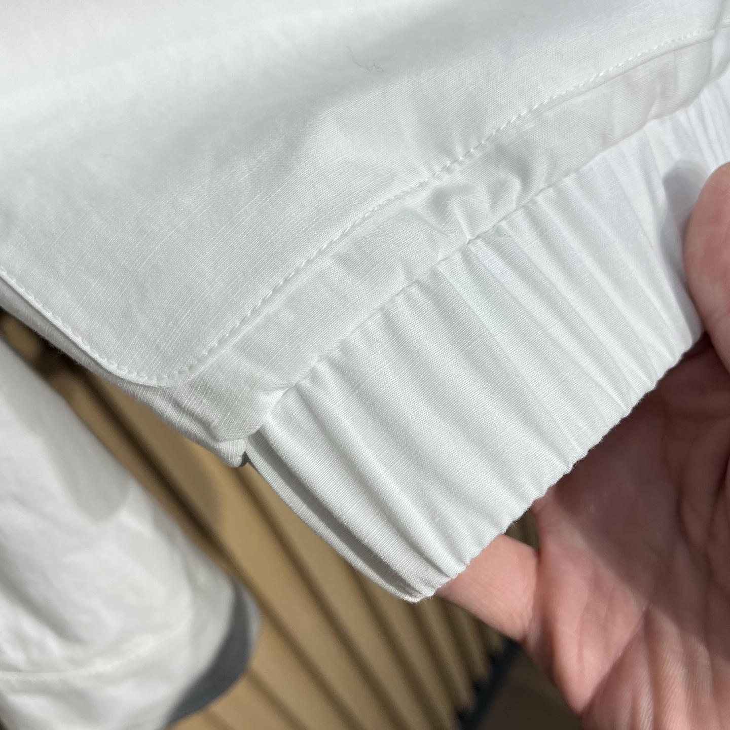 这件Bc翻领夹克，把早春的体面穿得轻松自在每到换季就发愁怎么穿才能兼顾正式与休闲？这款翻领夹克给出了完美