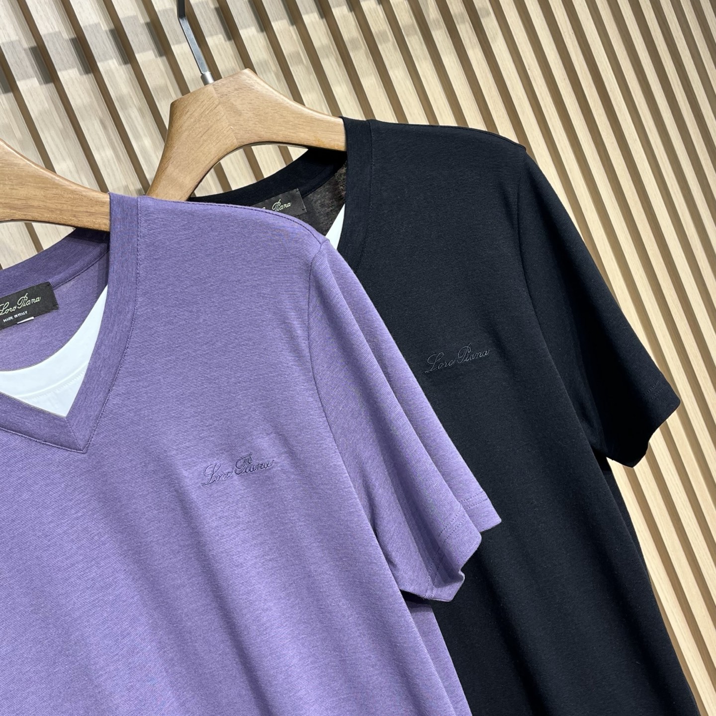 Loro Piana 诺悠翩雅 针织假两件短袖，意大利工艺镌刻的优雅时尚，优质的材质是时尚的基石。这款P