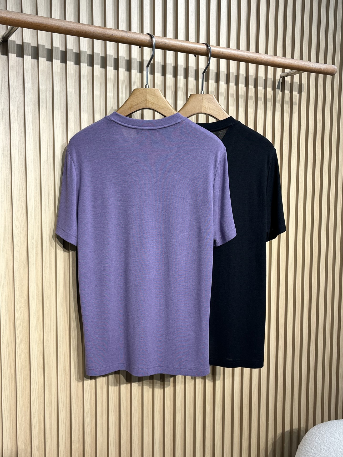 Loro Piana 诺悠翩雅 针织假两件短袖，意大利工艺镌刻的优雅时尚，优质的材质是时尚的基石。这款P