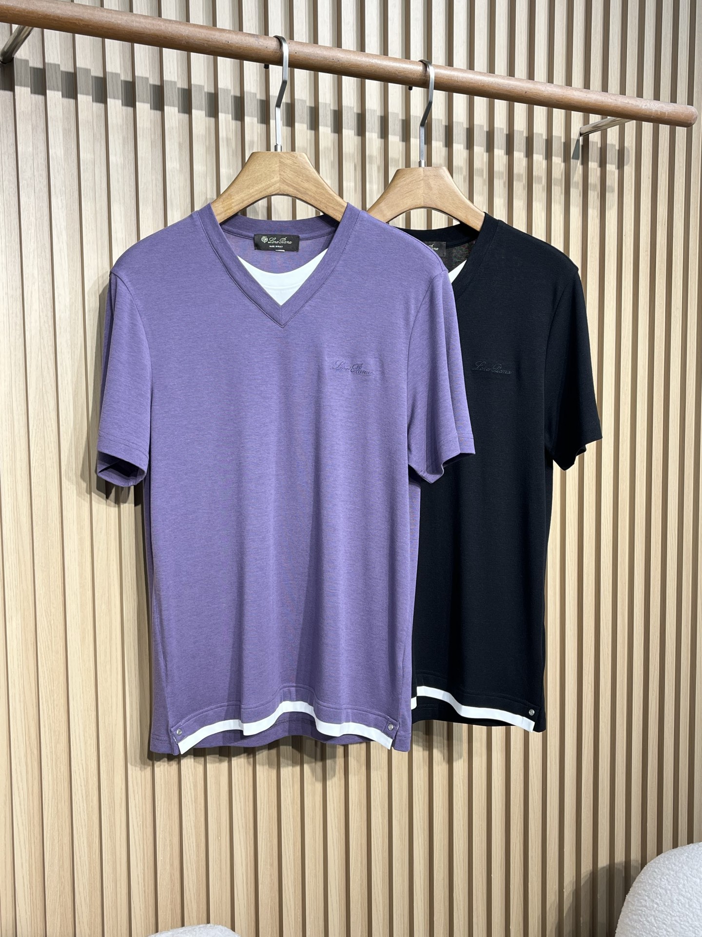 Loro Piana 诺悠翩雅 针织假两件短袖，意大利工艺镌刻的优雅时尚，优质的材质是时尚的基石。这款P