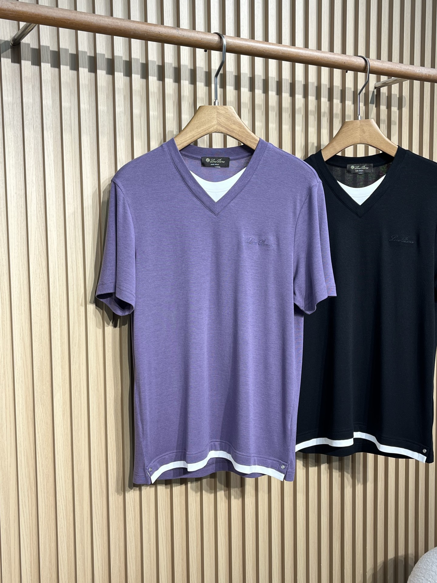 Loro Piana 诺悠翩雅 针织假两件短袖，意大利工艺镌刻的优雅时尚，优质的材质是时尚的基石。这款P