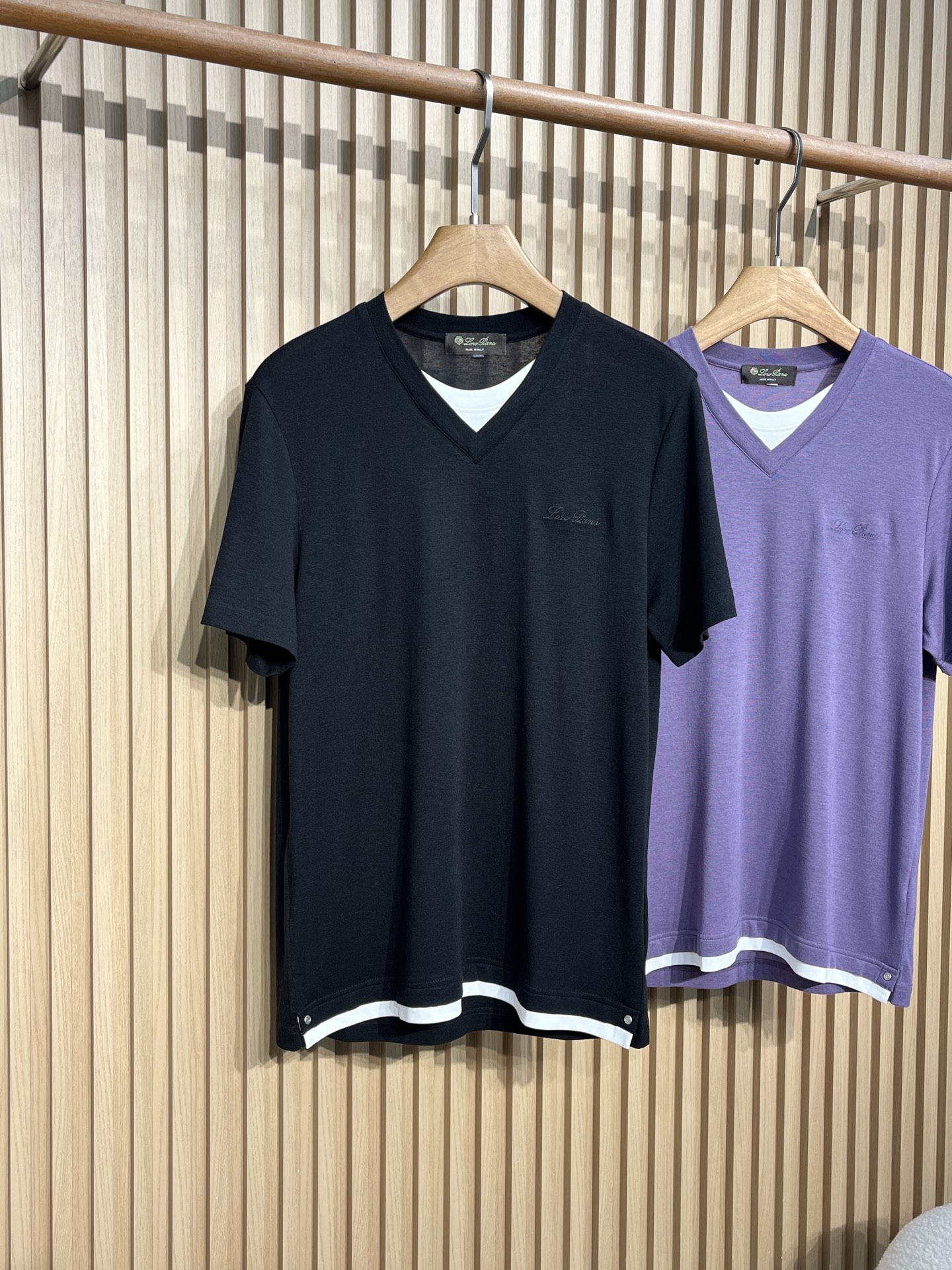 Loro Piana 诺悠翩雅 针织假两件短袖，意大利工艺镌刻的优雅时尚，优质的材质是时尚的基石。这款P