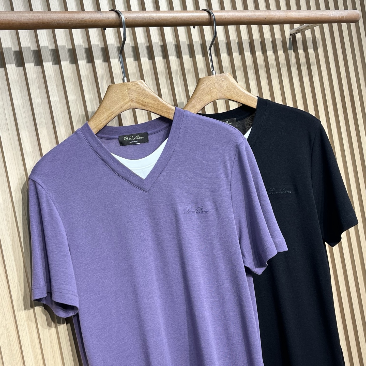 Loro Piana 诺悠翩雅 针织假两件短袖，意大利工艺镌刻的优雅时尚，优质的材质是时尚的基石。这款P