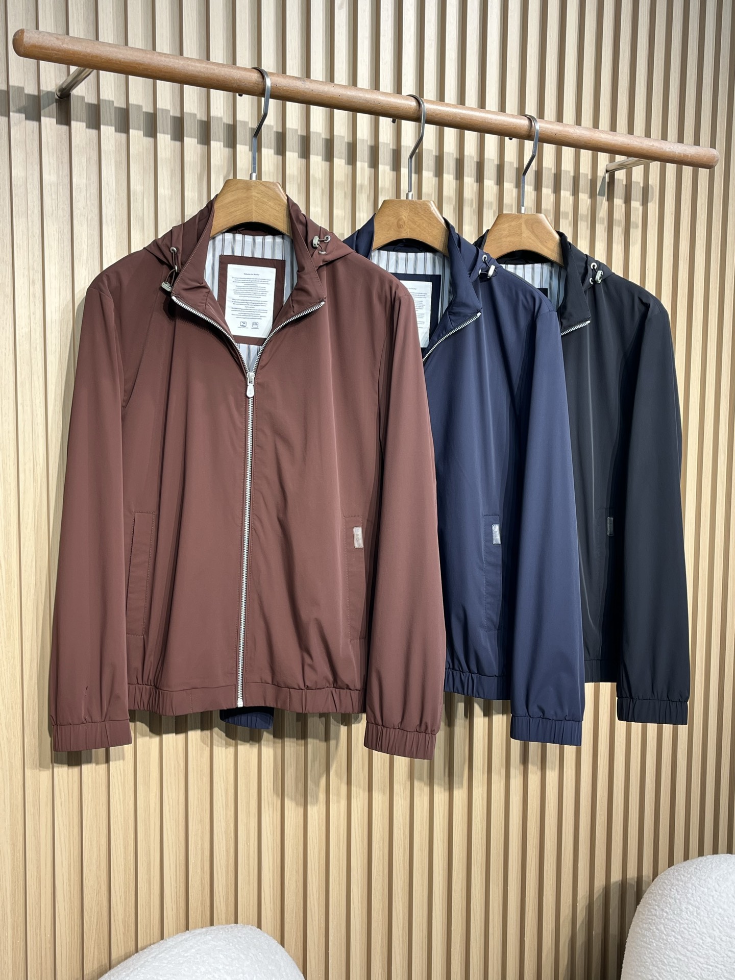 🆕BC 26526早春休闲系列，最新时尚连帽夹克外套.连帽收纳，胸前logo刺绣，处处细节显工艺足够的高