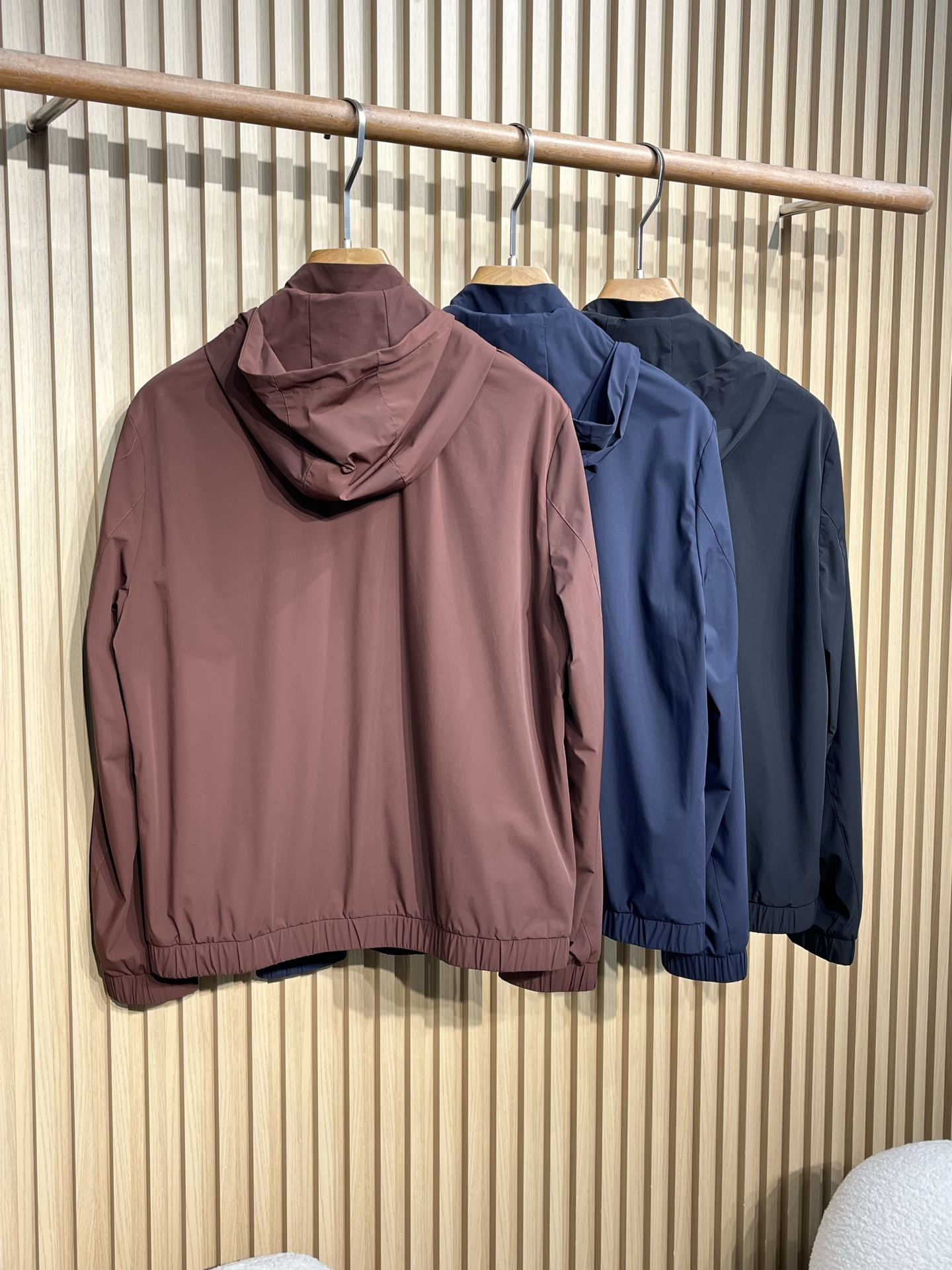 🆕BC 26526早春休闲系列，最新时尚连帽夹克外套.连帽收纳，胸前logo刺绣，处处细节显工艺足够的高