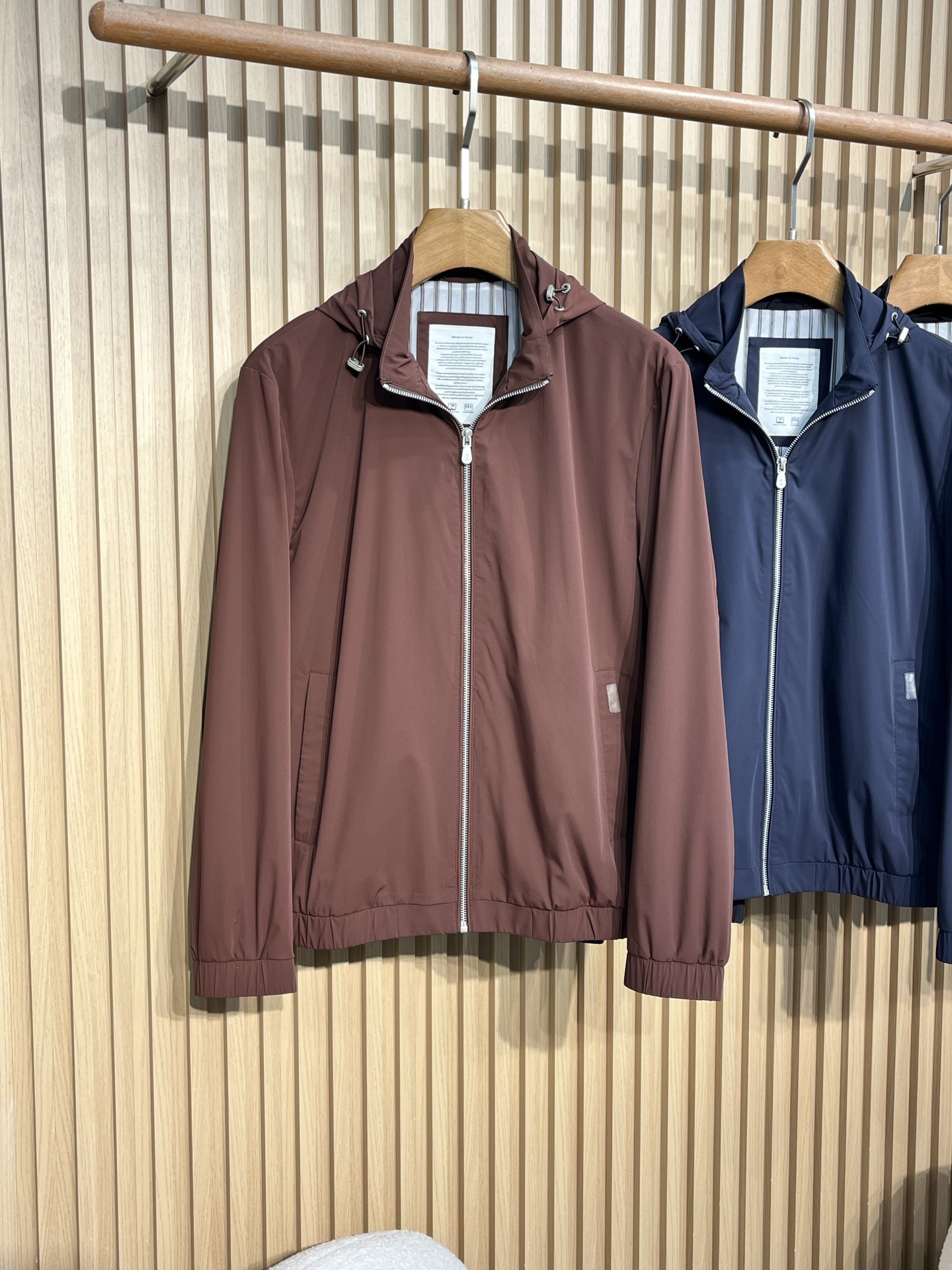 🆕BC 26526早春休闲系列，最新时尚连帽夹克外套.连帽收纳，胸前logo刺绣，处处细节显工艺足够的高