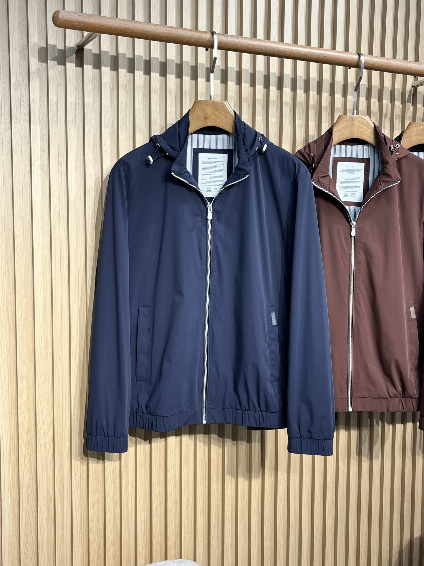 🆕BC 26526早春休闲系列，最新时尚连帽夹克外套.连帽收纳，胸前logo刺绣，处处细节显工艺足够的高