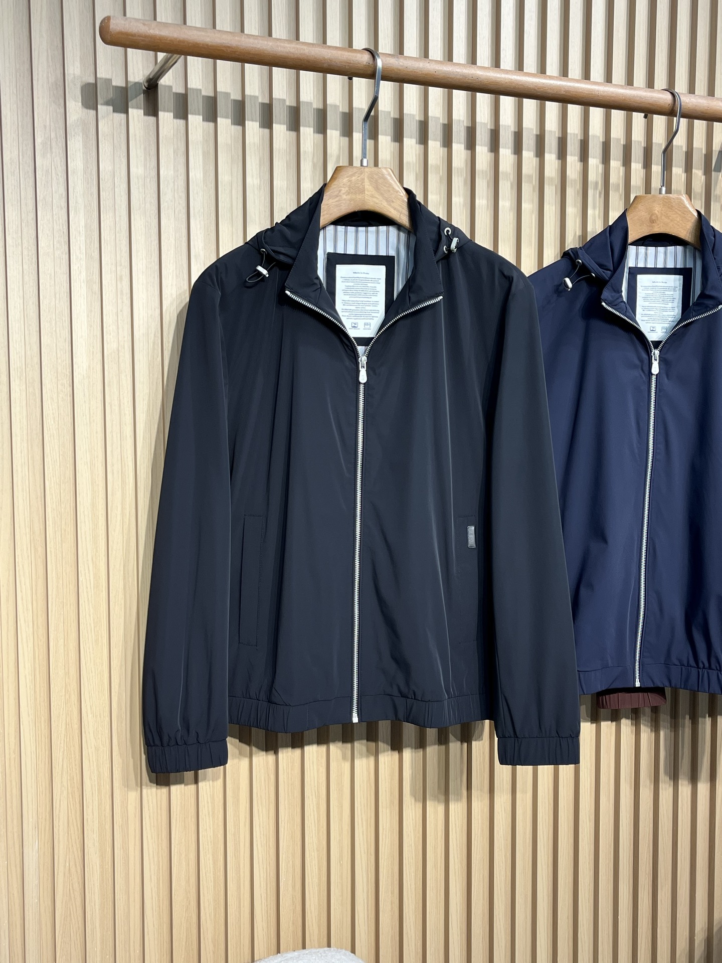 🆕BC 26526早春休闲系列，最新时尚连帽夹克外套.连帽收纳，胸前logo刺绣，处处细节显工艺足够的高