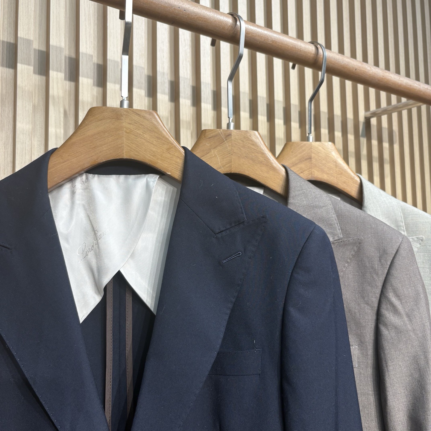 【77X24】高定工艺还原Loro Piana级别的质感。精选28%羊毛混纺面料，透气亲肤又挺括有型，三