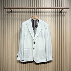 Loro Piana新款系列男士轻奢亚麻绅士西服!都市时尚休闲修身合体的版型两粒扣西服!整件西服清新优雅,男士奢潮穿搭, Loro Piana新款系列男士轻奢亚麻绅士西服!都市时尚休闲修身合体的版型两粒扣西服!整件西服清新优雅,男士奢潮穿搭,