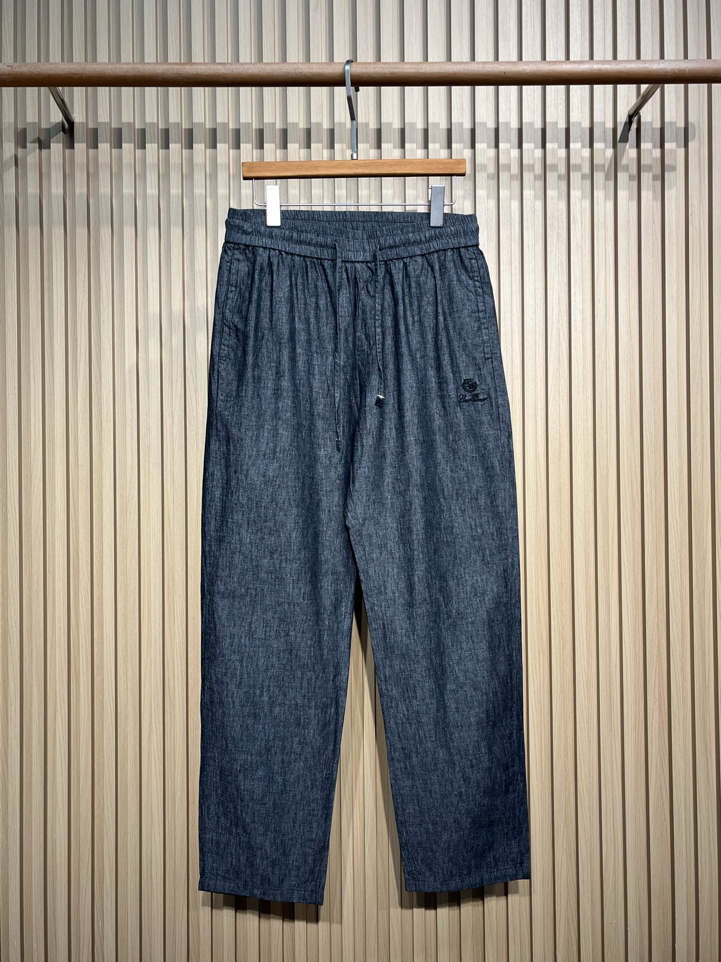 loro Piana76SS春夏新款进口亚麻棉质混纺抽绳休闲裤，男士经典徽标刺绣时尚直筒休闲长裤！贸易公