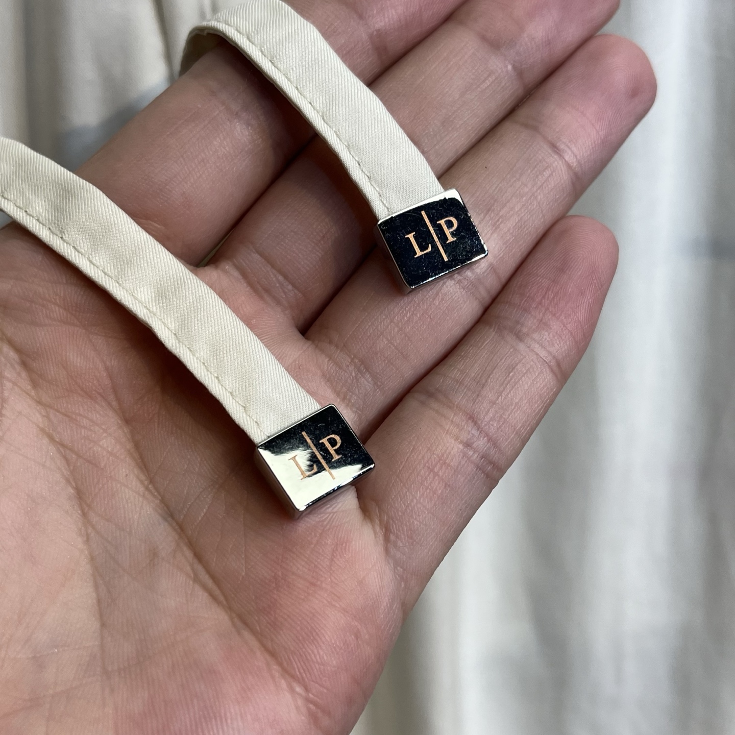 loro Piana 🌷春夏新款铜氨丝休闲卫裤，可与成套同款面料上衣搭配！裤身上刺绣标志性品牌标识，客供