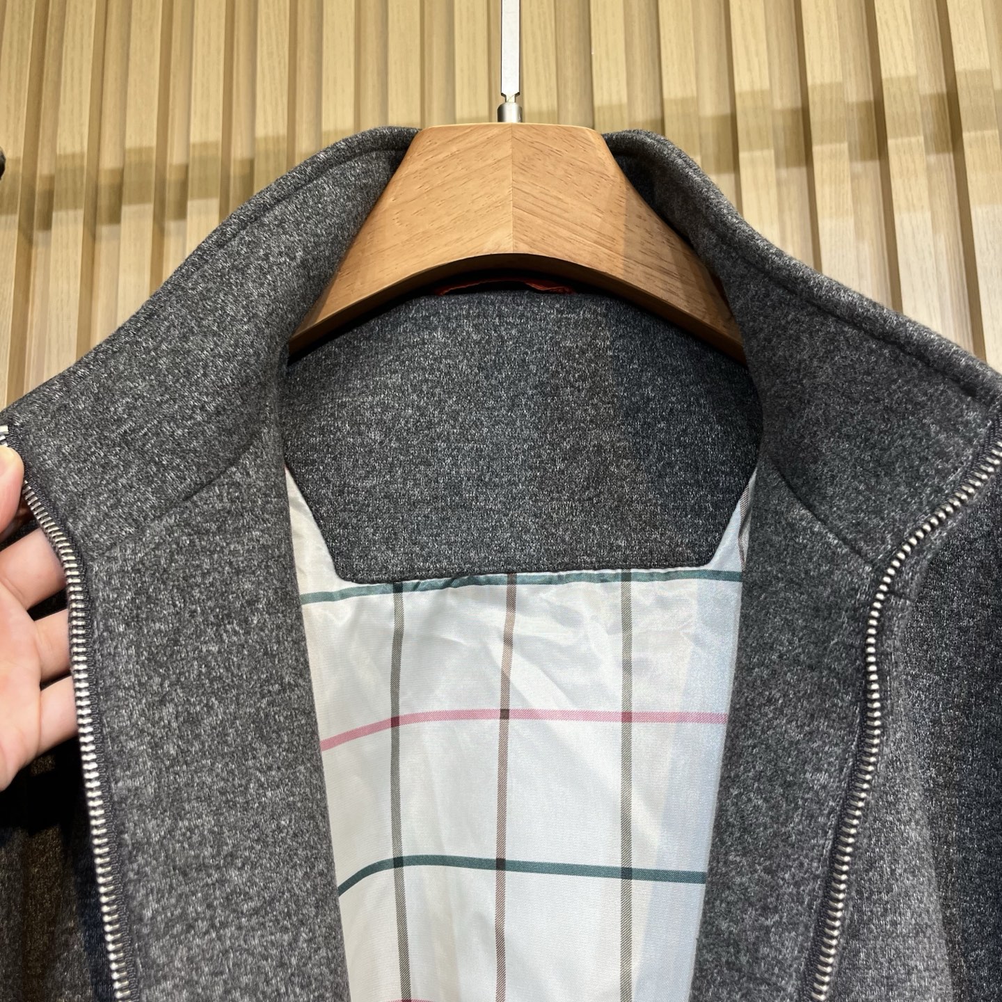 上衣挂拍图  尺码：M-XXXL M码 肩宽47 胸围112 袖长65 衣长68 L码肩宽48 胸围116 袖长66 衣