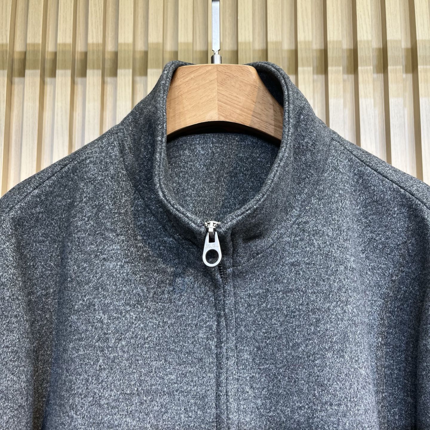 上衣挂拍图  尺码：M-XXXL M码 肩宽47 胸围112 袖长65 衣长68 L码肩宽48 胸围116 袖长66 衣