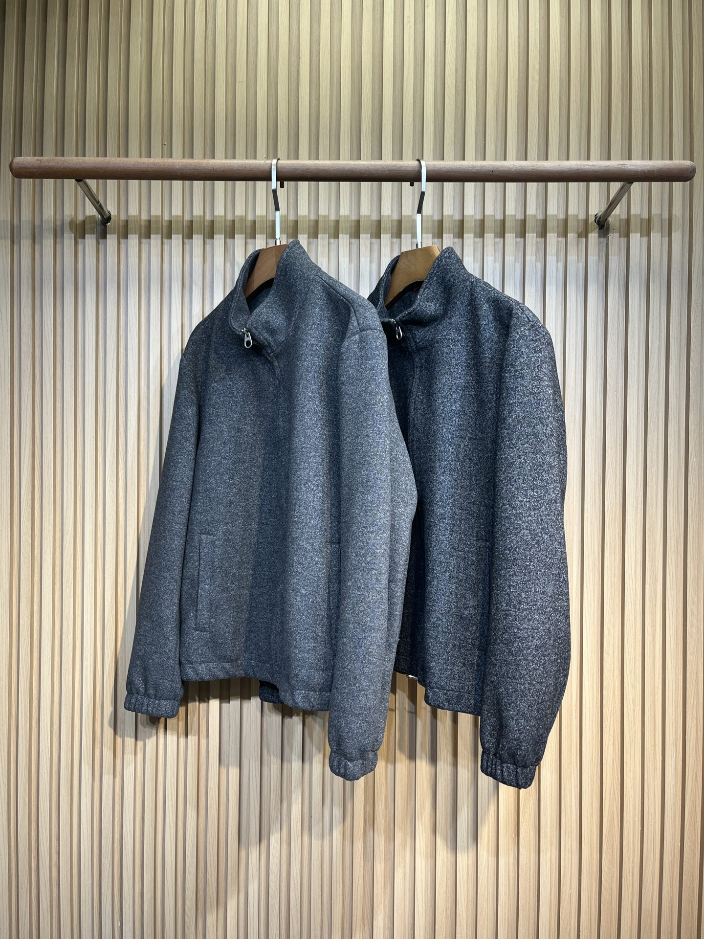 上衣挂拍图  尺码：M-XXXL M码 肩宽47 胸围112 袖长65 衣长68 L码肩宽48 胸围116 袖长66 衣