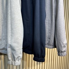 L秋冬连帽 双面穿夹克 时尚圈的低调宝藏 向来以高品质和超绝的设计感著称。这款夹克 就像是自带了一层柔和的滤镜,上身不仅 L秋冬连帽 双面穿夹克 时尚圈的低调宝藏 向来以高品质和超绝的设计感著称。这款夹克 就像是自带了一层柔和的滤镜,上身不仅