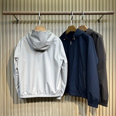 L秋冬连帽 双面穿夹克 时尚圈的低调宝藏 向来以高品质和超绝的设计感著称。这款夹克 就像是自带了一层柔和的滤镜,上身不仅 L秋冬连帽 双面穿夹克 时尚圈的低调宝藏 向来以高品质和超绝的设计感著称。这款夹克 就像是自带了一层柔和的滤镜,上身不仅