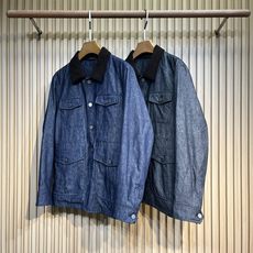 青蓝色牛仔上衣、灯芯绒翻领设计,复古工装风,多口袋实用,银扣门襟,细节很到位。面料棉➕亚麻➕桑蚕丝,秋冬穿很舒服,质感好 青蓝色牛仔上衣、灯芯绒翻领设计,复古工装风,多口袋实用,银扣门襟,细节很到位。面料棉➕亚麻➕桑蚕丝,秋冬穿很舒服,质感好
