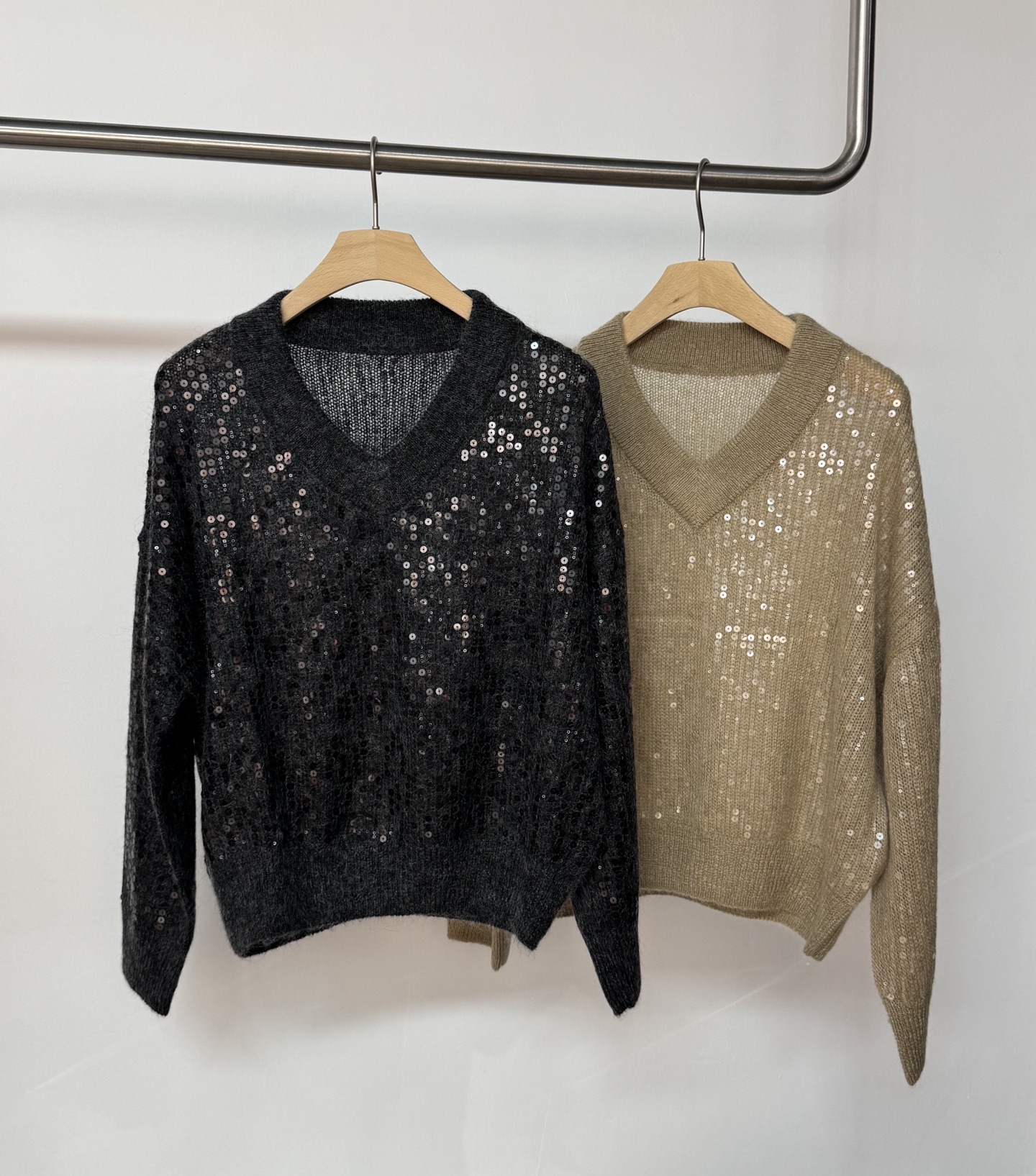 Sequin V-Neck Mohair Blend Pullover Sweater - Soft and Stylish Knitwear 2 i1751726181621 8510 0 0
