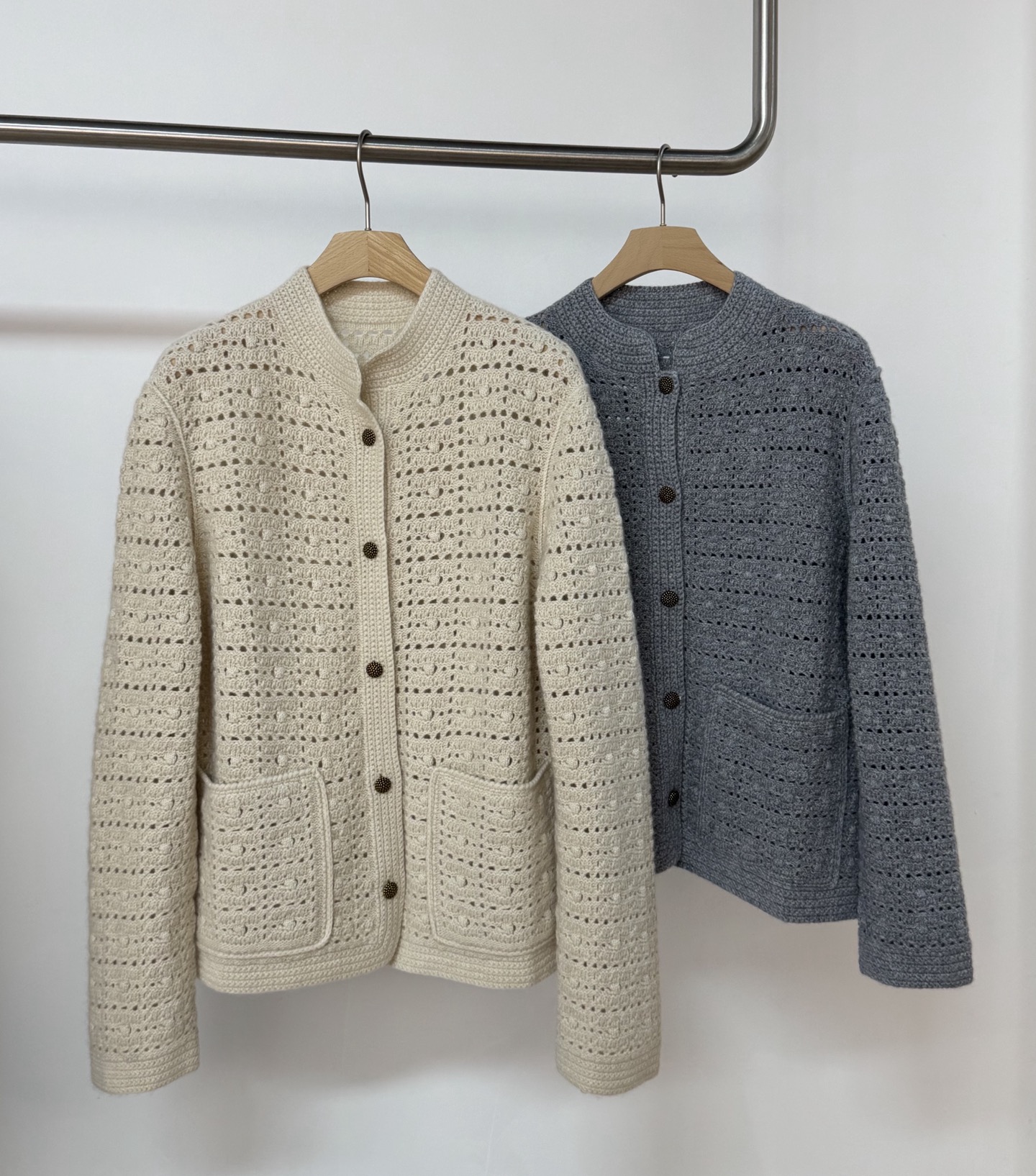 Loro Piana Gebreid Kasjmier Vest met Rechte Pasvorm en Bronzen Knopen - S, M, L