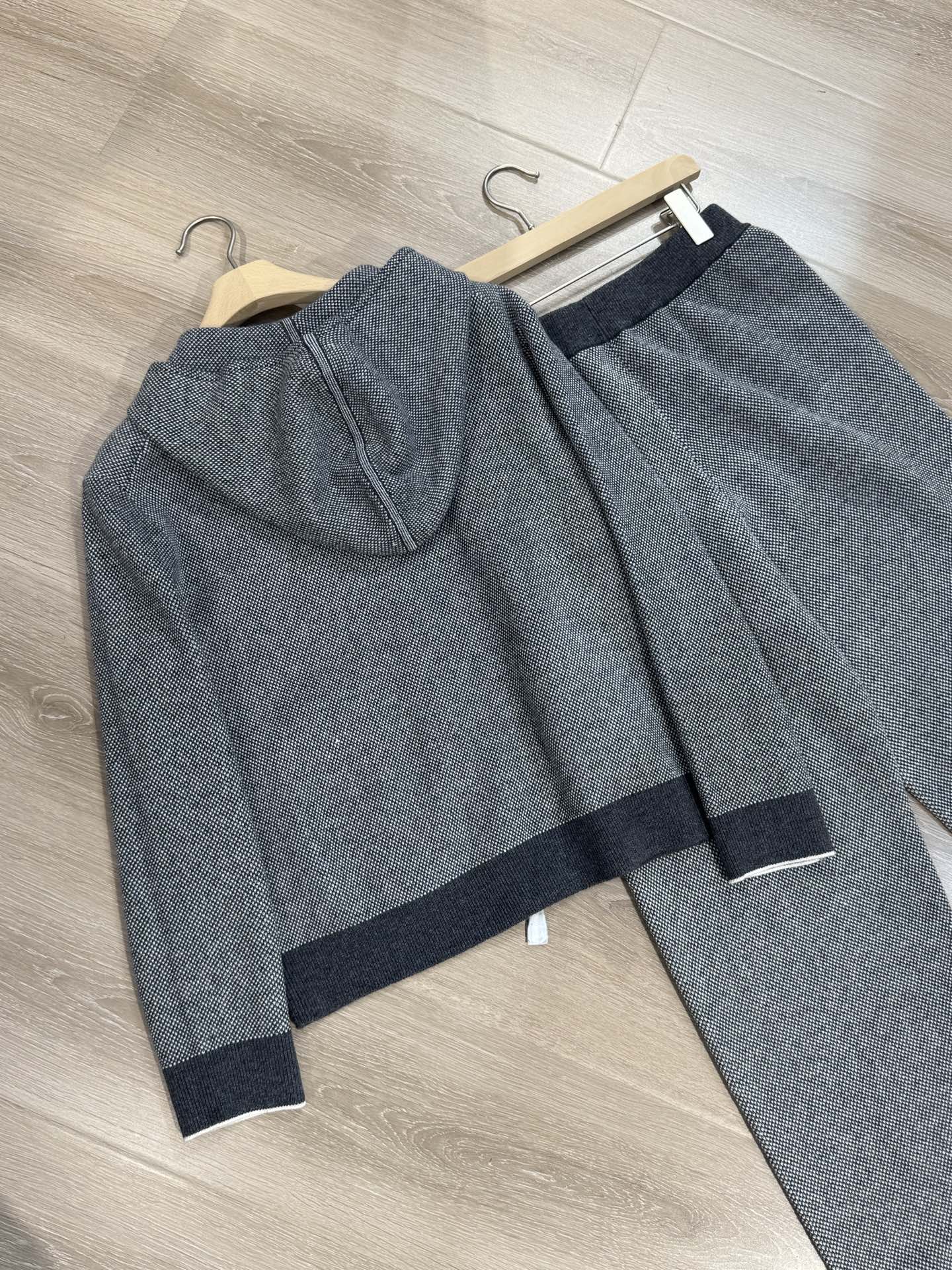 Loro Piana Women's Cashmere Hoodie and Pants Set - Beige and Gray 8 i1753795275048 98 0 8