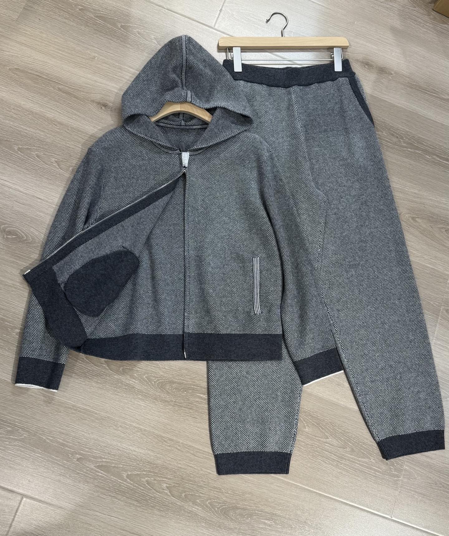 Loro Piana Women's Cashmere Hoodie and Pants Set - Beige and Gray 9 i1753795276911 4321 0 4