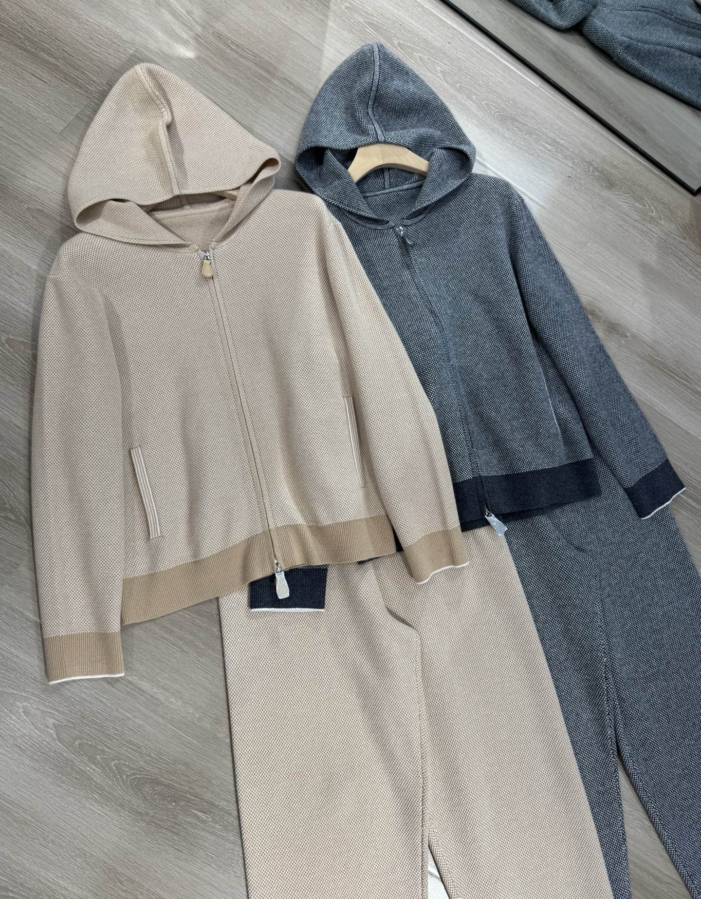 Loro Piana Women's Cashmere Hoodie and Pants Set - Beige and Gray 5 i1753795277041 2241 0 1