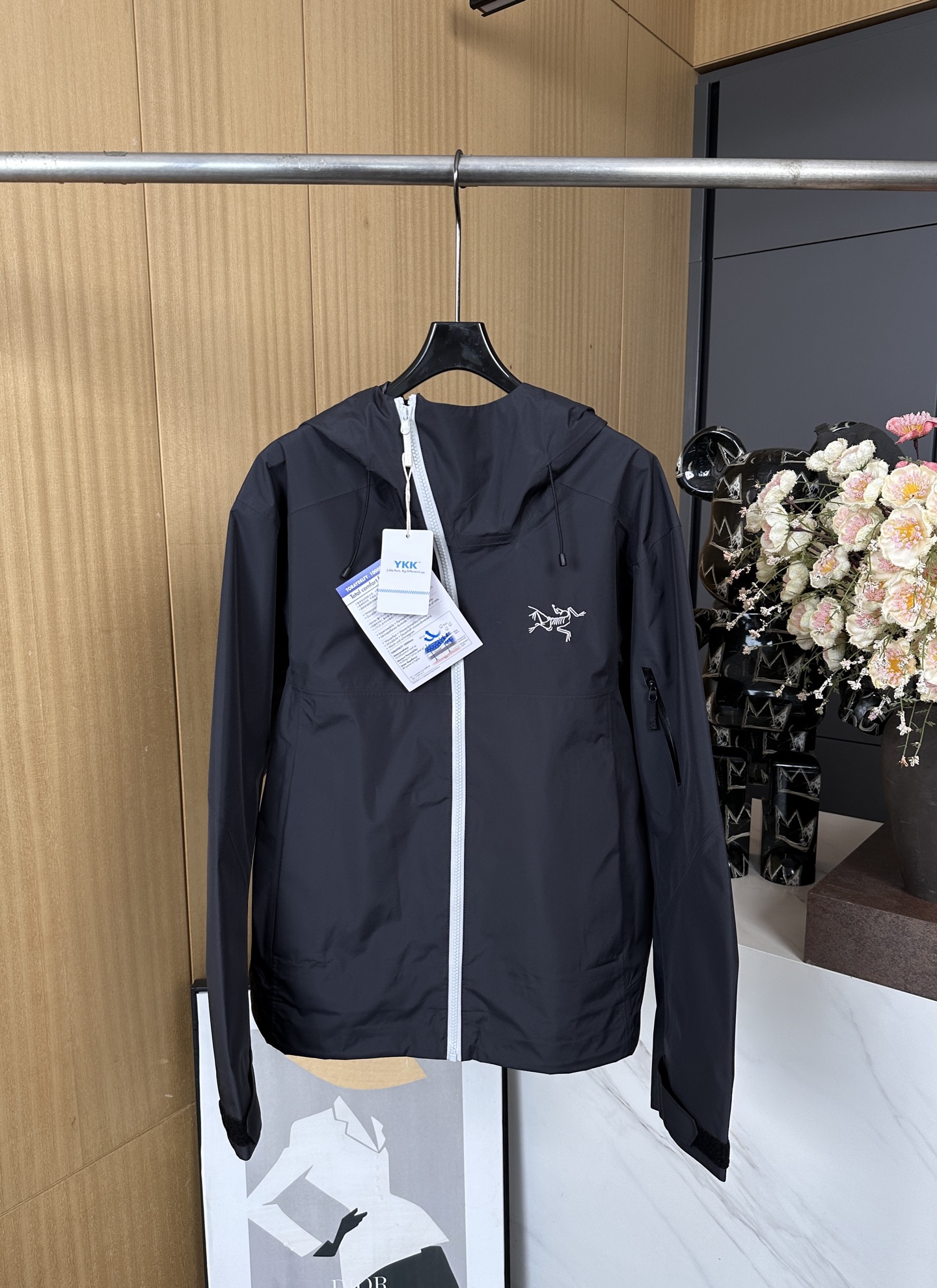 NO:325061,Arc'teryx Archaeoptera bird, new early spring style, hard-shell hooded jacket, adjustable cuff Velcro label, waterproof, windproof, breathable fabric can provide multi-faceted protection, casual style. SML, arc'teryx,hats,alexander wang19860909Arc'teryx始祖鸟 早春新款 硬壳连帽冲锋衣、可调节袖口魔术贴标签、防水、防风、透气面料可提供多面防护、休闲版型 码数SML,arc'teryx,hats,alexander wang,Women's clothing