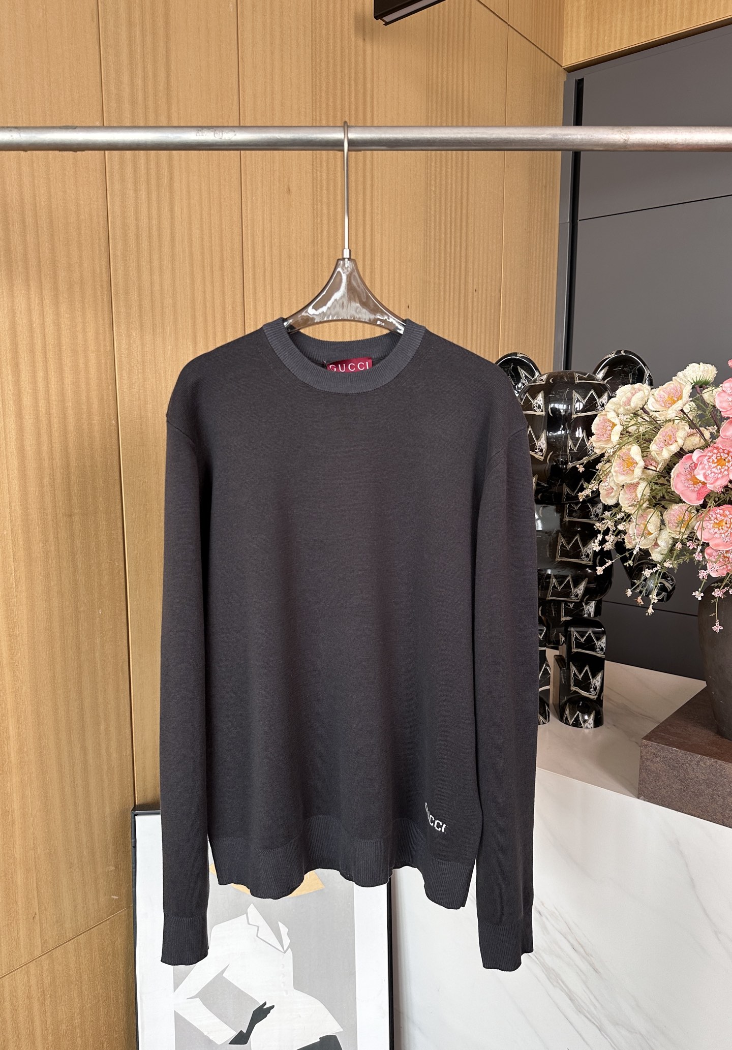 NO:318955,GUCCI early spring new style solid color knitted top, letter embroidered pattern on the hem, ribbed collar, casual style S M L XL,,gucci,alexander wang19860909GUCCI 早春新款 纯色针织上衣、下摆有字母刺绣图案、罗纹衣领、休闲版型 码数S M L XL,,gucci,alexander wang,Women's clothing