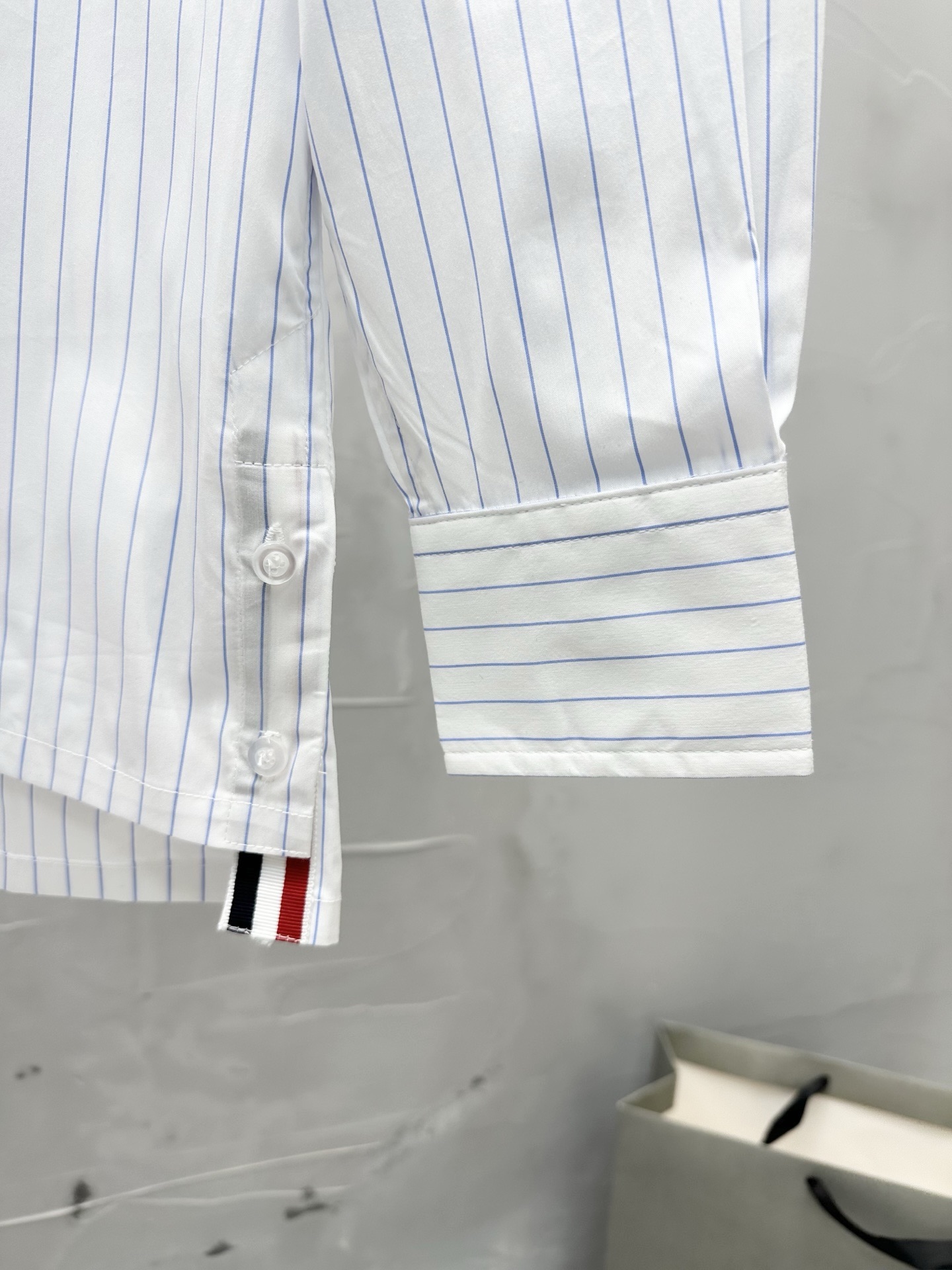 톰브라운 남성 긴팔 130421 Thom Browne Long Sleeve 썸네일 이미지