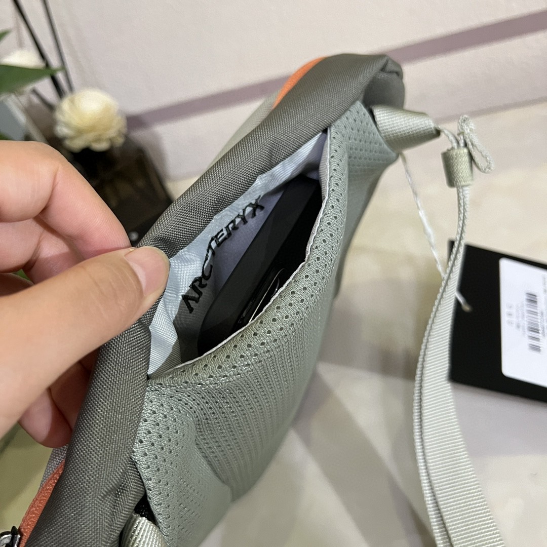 Arc'teryx Mantis 2 Waistpack Crossbody Bag, Lightweight and Durable Nylon 7 a1719037631203 7010