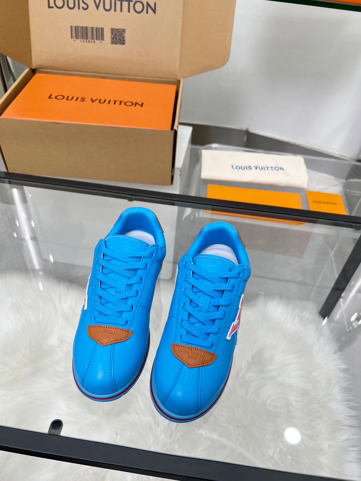 NO:381858,New summer LV Louis Vuitton is shipped, upper toe into cowhide, rubber outsole, 7 colors, full package plus aircraft box, 35--46, casual shoes/sports shoes, louis vuitton, louis vuitton, sneakers, cowhide19860909上新啦夏季LV路易威登新款以出货,鞋面头成牛皮,橡胶大底, 7个色,配全套包装加飞机盒,35--46,休闲鞋/运动鞋,louis vuitton,louis vuitton,sneakers,cowhide,Women's Shoes