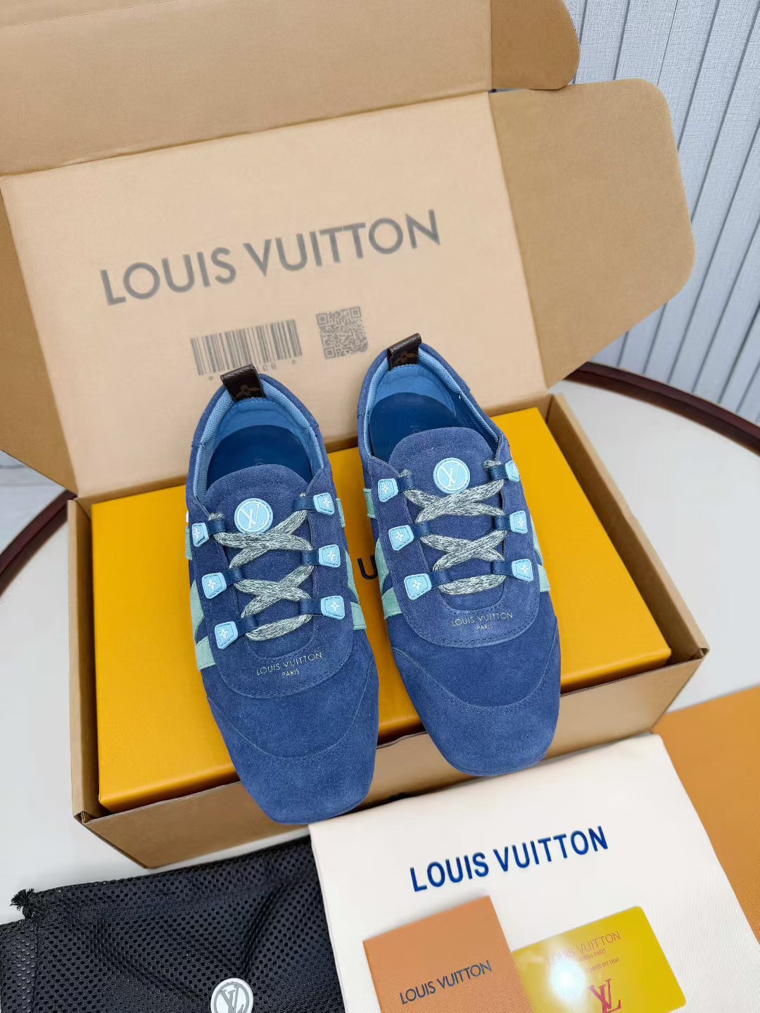 NO:788031,2026 new styles are on the shelves at Louis Vuitton lv Louis Vuitton counters latest retro moral shoes, ballet sneakers, many Internet celebrity stars have put on their feet, this lace-up casual sneakers have a perfect American retro style, a classic and versatile item. Fabric cowhide + mercerized cow suede, lining sheepskin, original molded rubber soles, size 35-41, comes with a full set of packaging and an airplane box!  ,casual shoes/sneakers,louis vuitton,louis vuitton,louis vuitton,sneakers,cowhide,sheepskin198609092026新款上架 Louis Vuitton lv路易威登专柜最新复古德训鞋 ,芭蕾运动鞋 ,众多网红明星纷纷开秀上脚 ,这款系带休闲运动鞋妥妥的美式复古风格 经典百搭的单品 面料牛皮+丝光牛反绒 内里羊皮 原版开模橡胶鞋底 码数35-41,配全套包装加飞机盒！,休闲鞋/运动鞋,louis vuitton,louis vuitton,louis vuitton,sneakers,cowhide,sheepskin,Women's Shoes