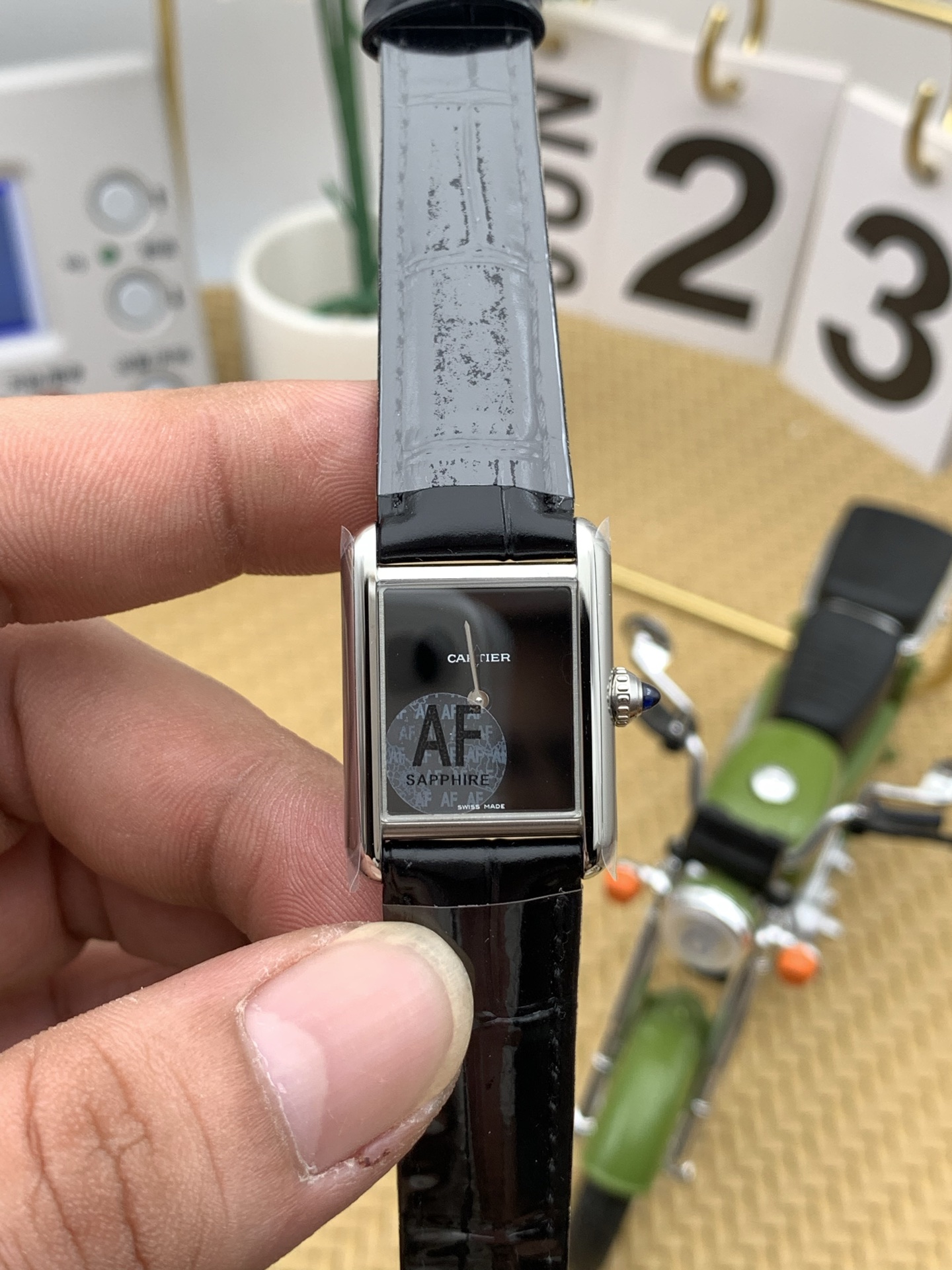 NO:386616,af new small wordless tank,19860909af 新款小号无字坦克,,Watch