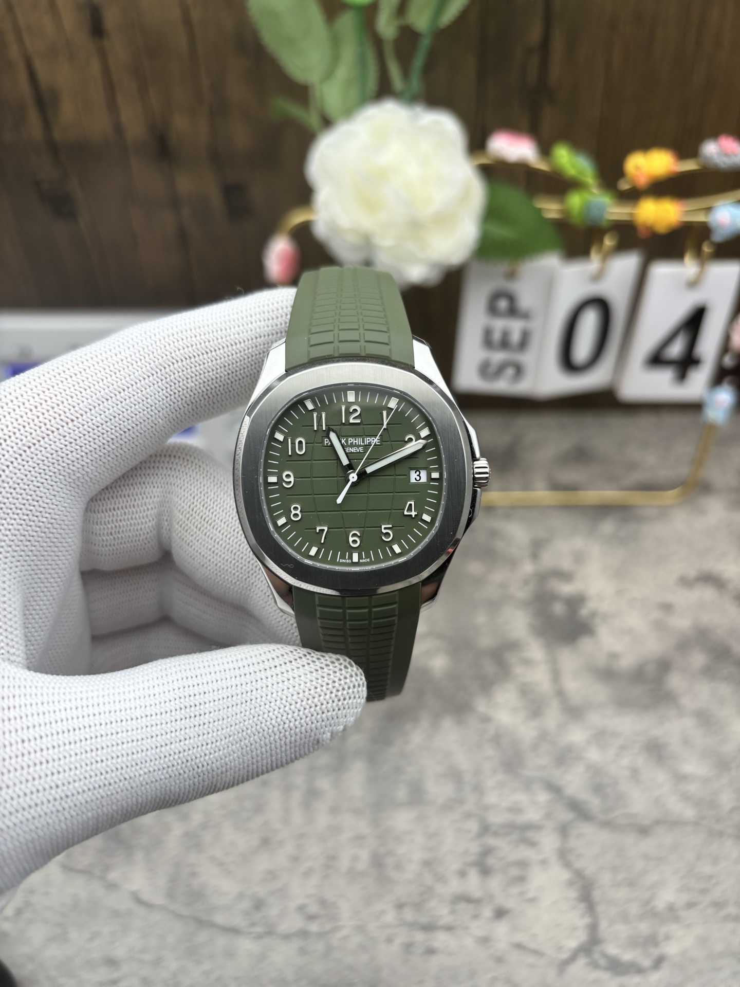 NO:387200,aw counterweight grenade avocado green,19860909aw 配重手雷牛油果绿,,Watch