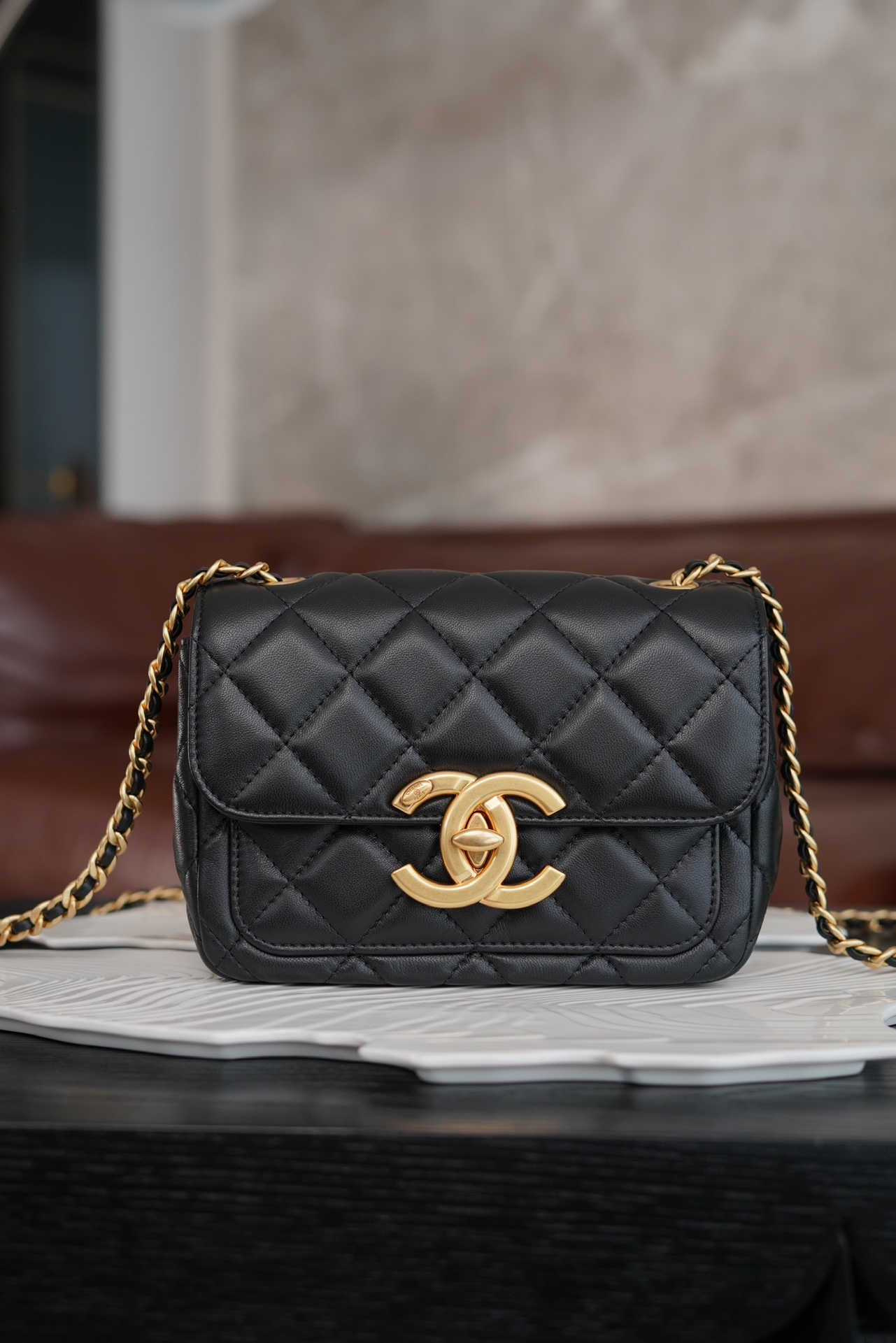 Top Fake Designer
 Chanel Classic Flap Bag Crossbody & Shoulder Bags Black Gold Hardware Lambskin Sheepskin Vintage