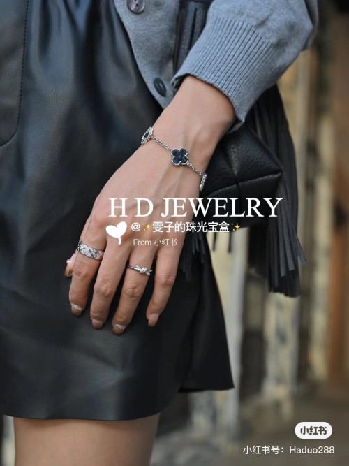 Van Cleef & Arpels VCA Inter-Diamond Pietersite Clover Bracelet 18K Gold Plated 1 Van Cleef & Arpels VCA Inter-Diamond Pietersite Clover Bracelet 18K Gold Plated