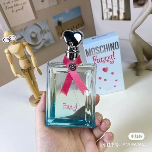 Moschino Funny! - בושם לאישה, 100 מ"ל - ניחוח פירותי ופרחוני מרענן 1 Moschino Funny! – בושם לאישה, 100 מ”ל – ניחוח פירותי ופרחוני מרענן