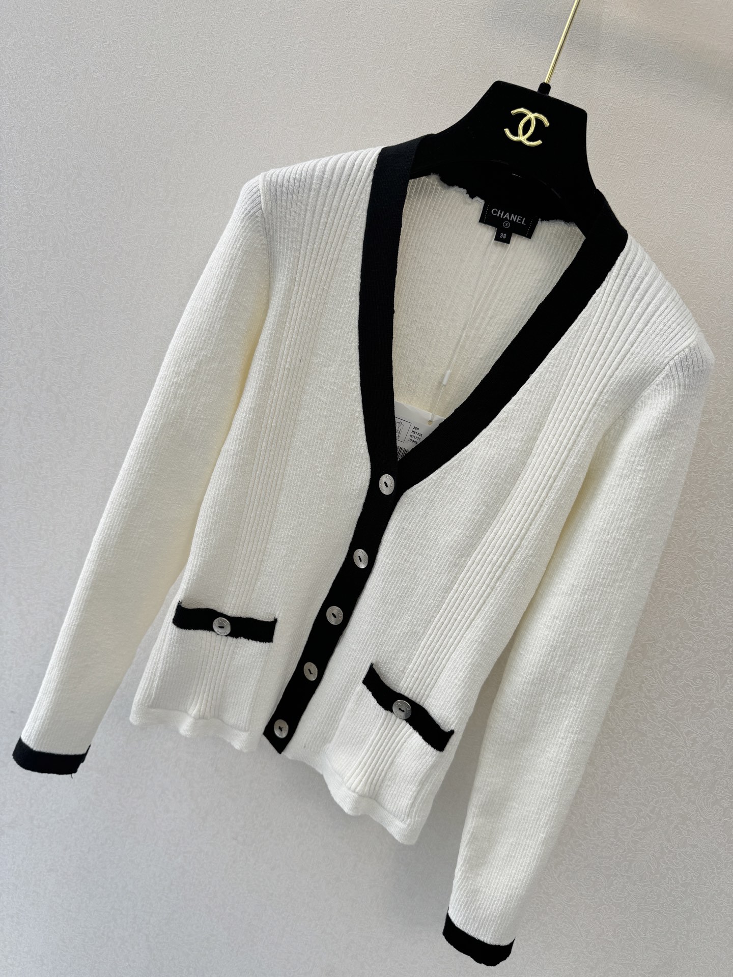 小香新品🆕🆕V领开衫💗💗实拍图🆕🆕两色3码