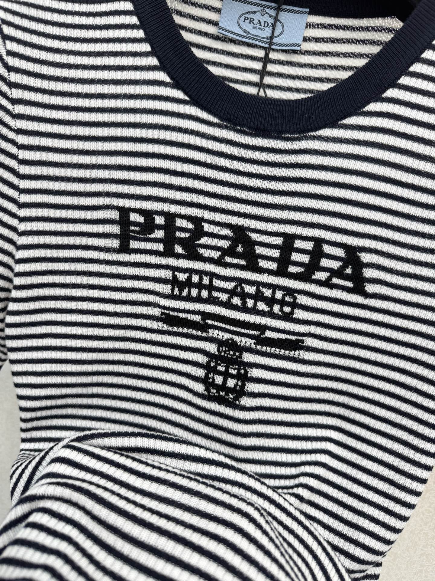 普拉达新品🆕🆕圆领短袖💗💗实拍图🆕🆕三色3码