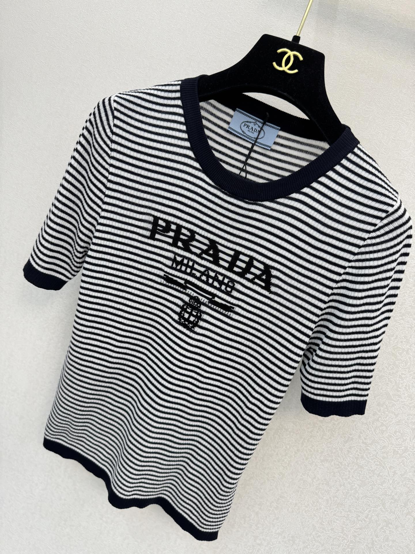 普拉达新品🆕🆕圆领短袖💗💗实拍图🆕🆕三色3码