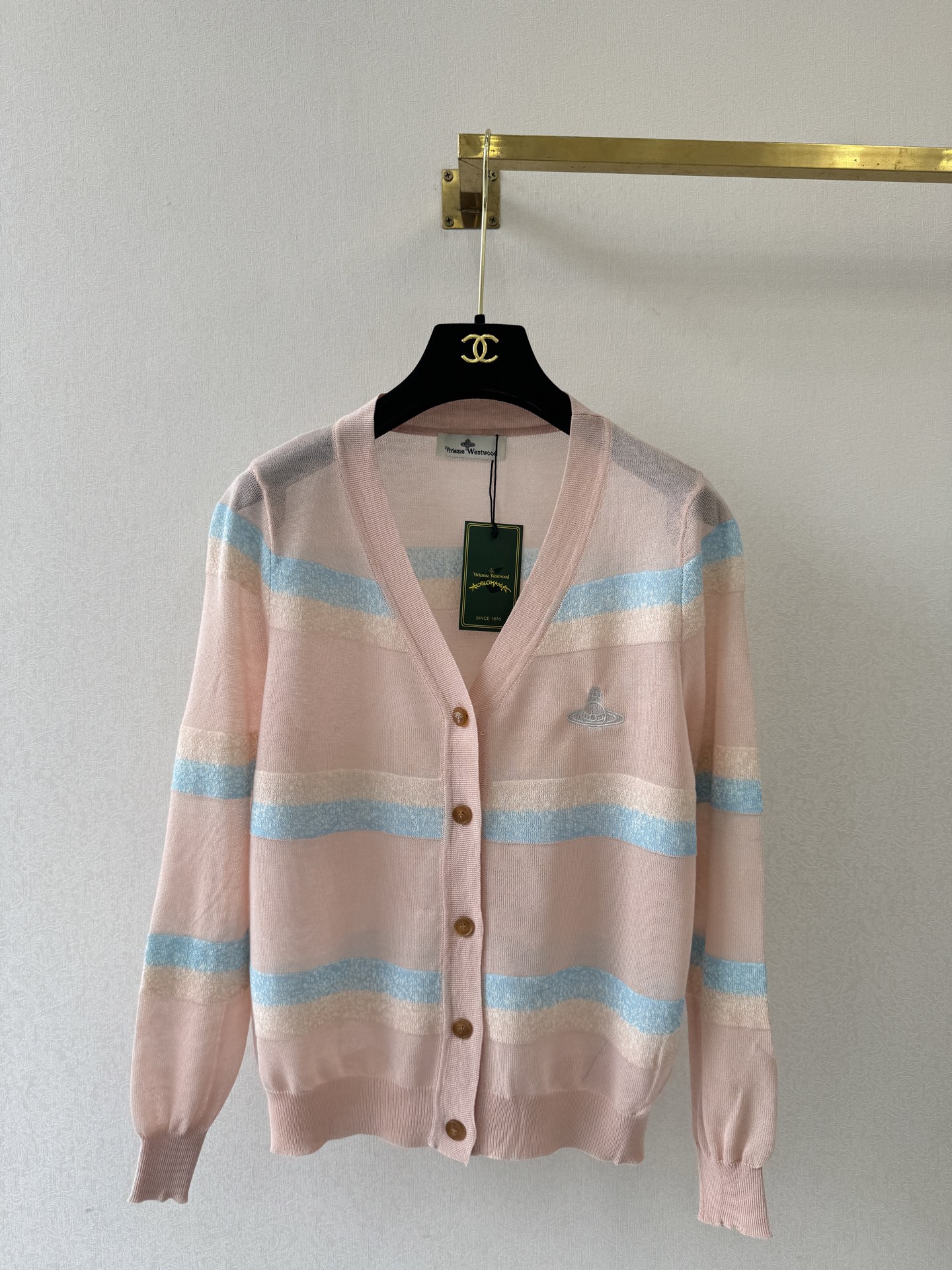 西太后新品🆕🆕V领开衫💗💗实拍图🆕🆕三色3码