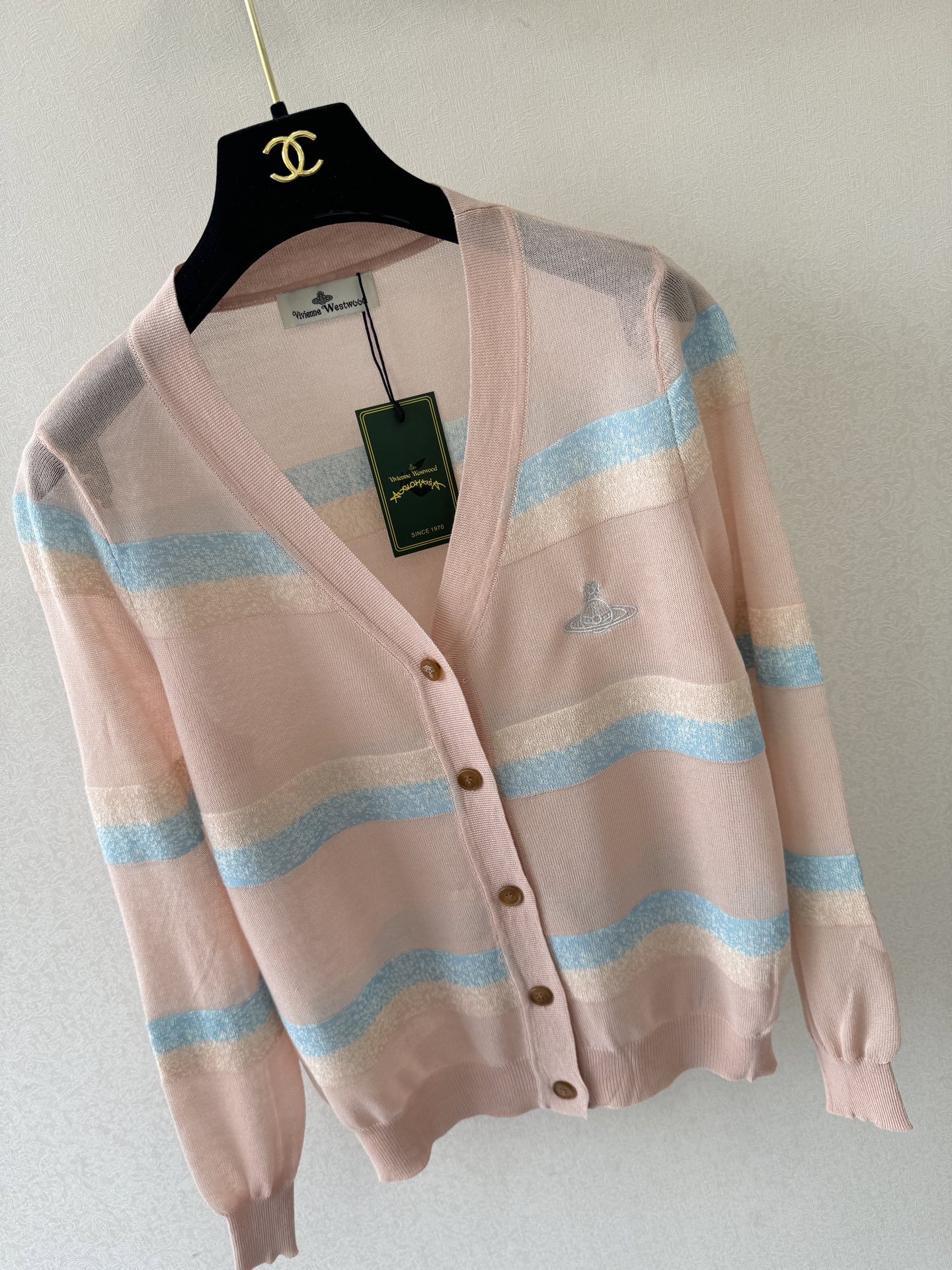 西太后新品🆕🆕V领开衫💗💗实拍图🆕🆕三色3码