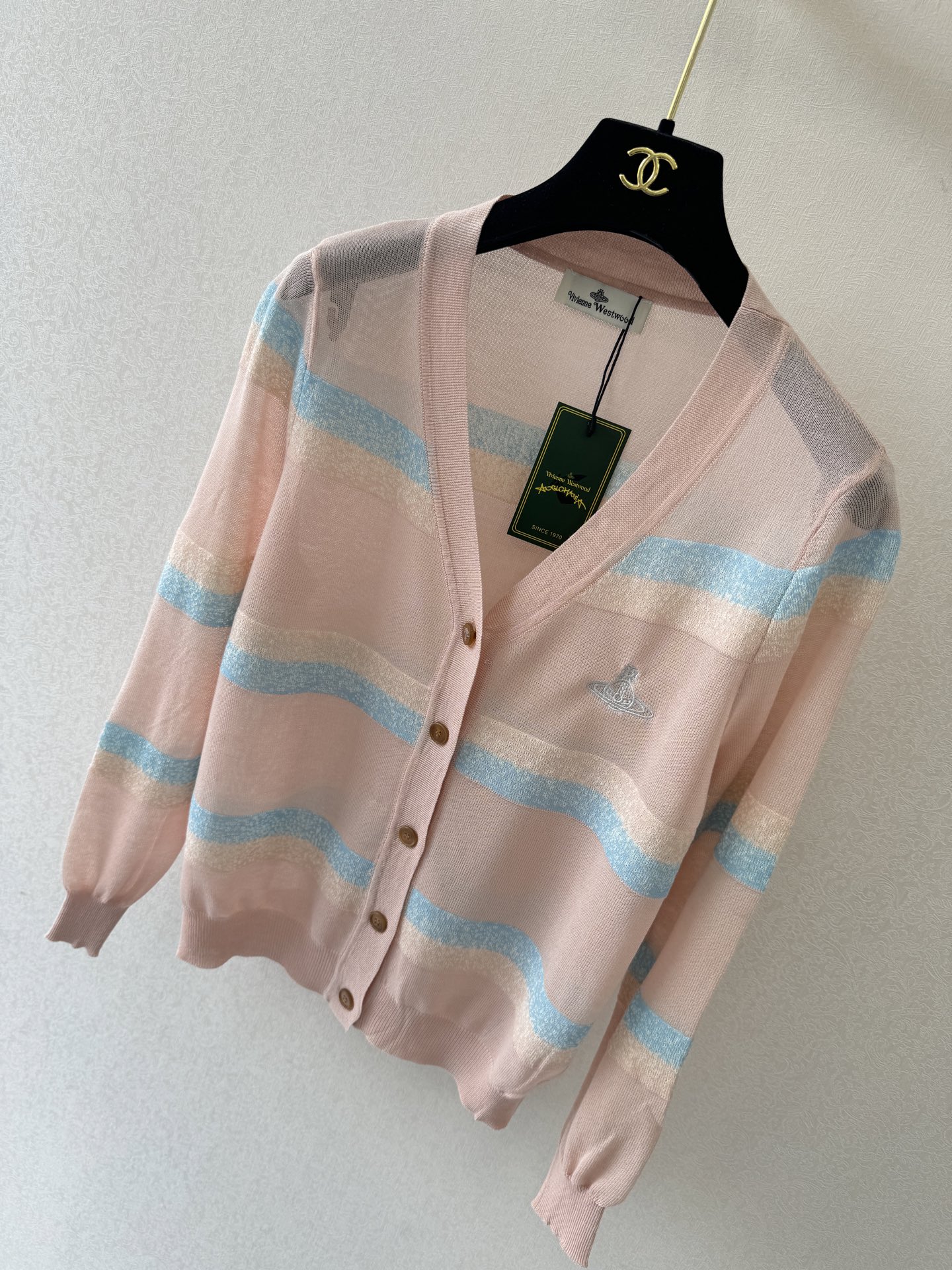 西太后新品🆕🆕V领开衫💗💗实拍图🆕🆕三色3码