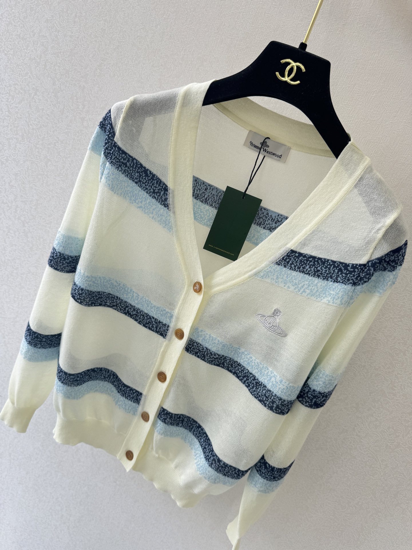 西太后新品🆕🆕V领开衫💗💗实拍图🆕🆕三色3码