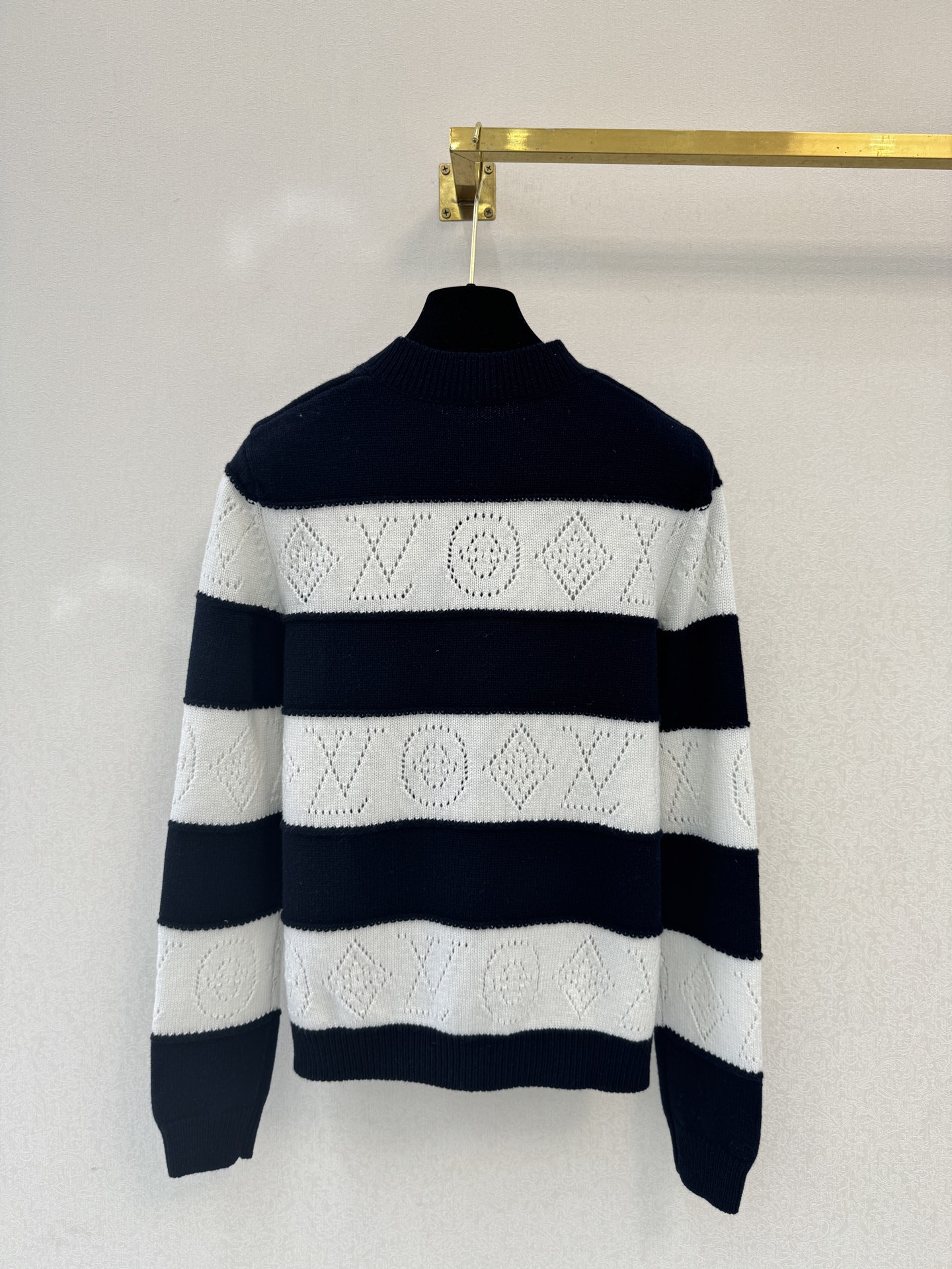 LV高版本新品🆕🆕圆领长袖开衫💗💗实拍图🆕🆕两色3码