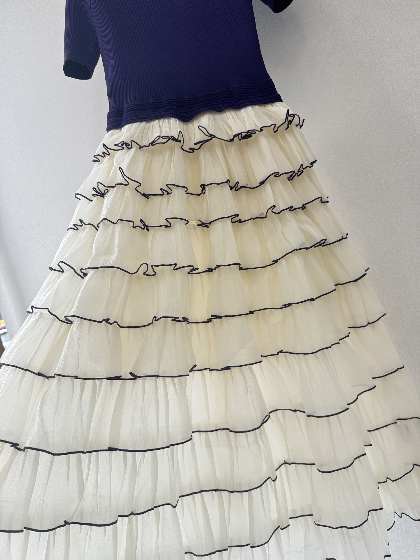 小香新品🆕🆕圆领短袖长裙💗💗实拍图🆕🆕两色3码💜🖤